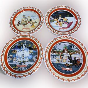 SET OF 4 Disneyland Resort Exclusive 2007 Collectible Christmas Tin Plates